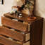 Commode d'appoint de couleur noyer uni.