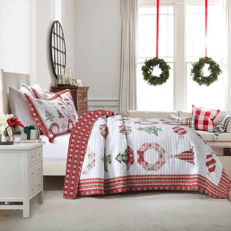 King Red and White Reversible Christmas Quilt Set