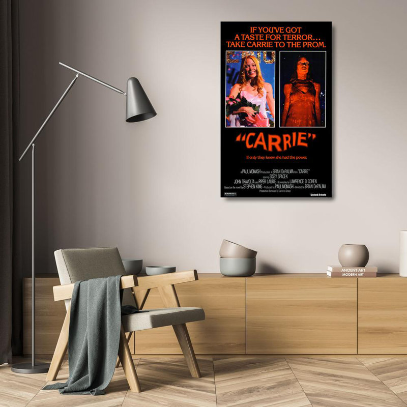 Carrie, H 24 po x l 15 po
