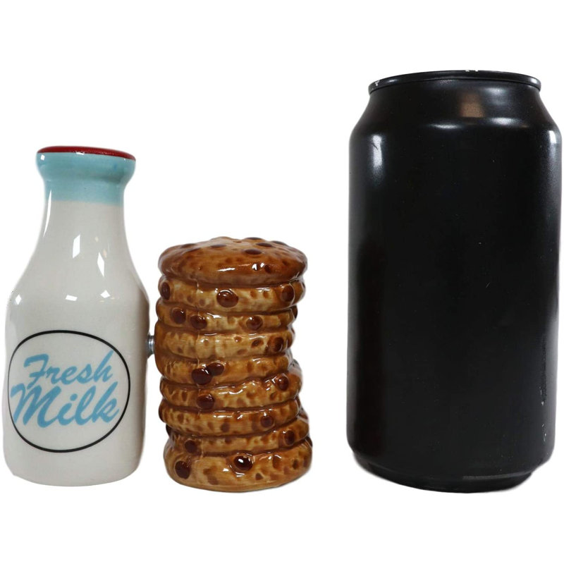 Ensemble de bouteilles de lait Naji à l'ancienne avec pile de biscuits au chocolat Figurine de sel et de poivre en céramique magnétique Ensemble de collection Nostalgie Table de salle à manger vintage