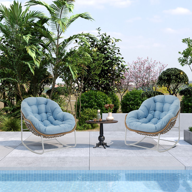 Chaise berçante d'extérieur et d'intérieur en osier Dimitritchka, Bleu clair, Blanc