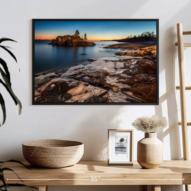 Lac Supérieur au crépuscule, 25 po x 17 po, Cadre flottant noir