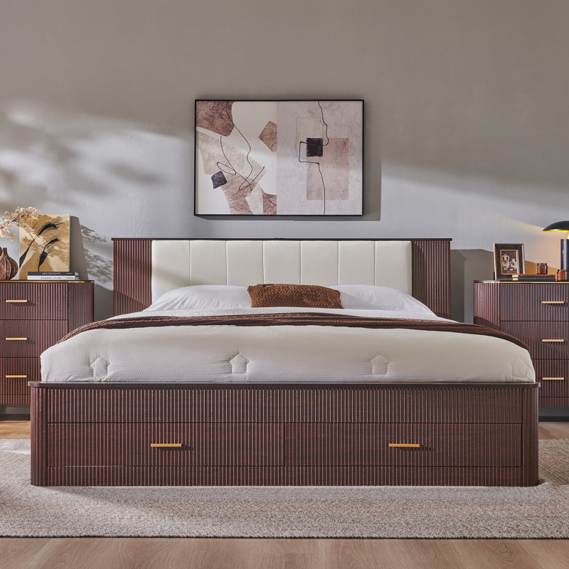 Lit plateforme moderne Adison King avec tiroirs de rangement et station de recharge, tête de lit rembourrée avec ports USB et prises électriques, sommier à lattes robustes en bois, montage facile, chêne brun, sans sommier tapissier, montage facile