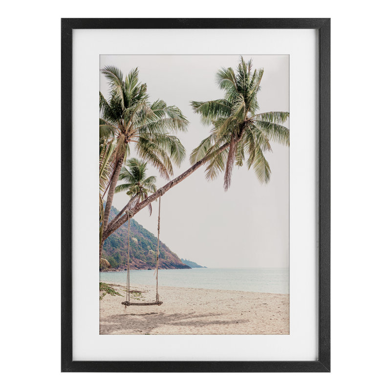 «Rope Swing on Palm Tree», reproduction sous verre encadrée, design par Sissi et Seb, H 20 po x l 14 po, Cadre noir minuit