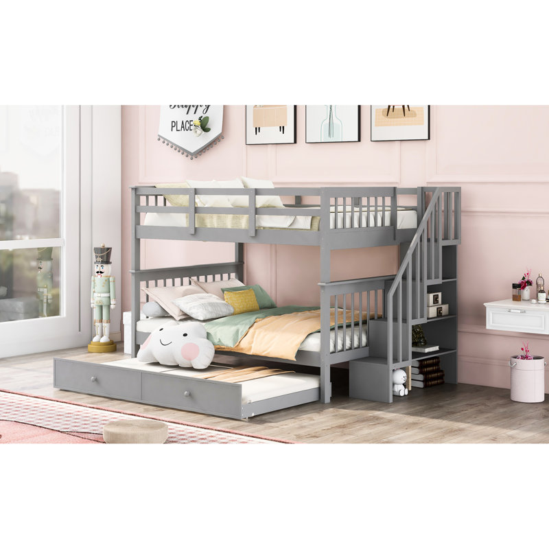 Lit superposé gris avec lit gigogne simple. Fabrication en bois massif. Vaste choix de rangement. Idéal pour la chambre à coucher et le dortoir. Pas de sommier nécessaire. Pieds en pin. Rangement fonctionnel.