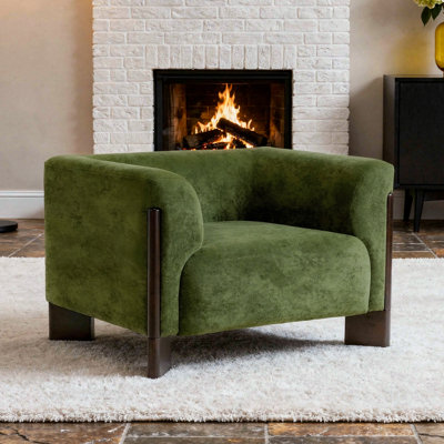 Fauteuil rembourré en chenille vert avec accoudoirs courbés et pieds en bois massif