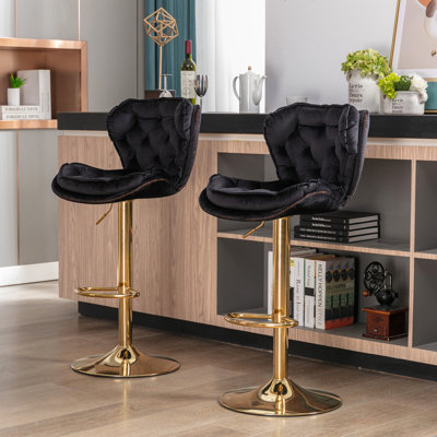 Ensemble de 2 tabourets de bar à hauteur réglable avec siège en velours, repose-pieds chromé et pieds dorés, parfait pour les cuisines et les bars modernes