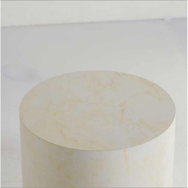 Ensemble de 2 tables basses gigognes beiges en faux marbre, tables d'appoint rondes rondes modernes en bois pour petits espaces de salon