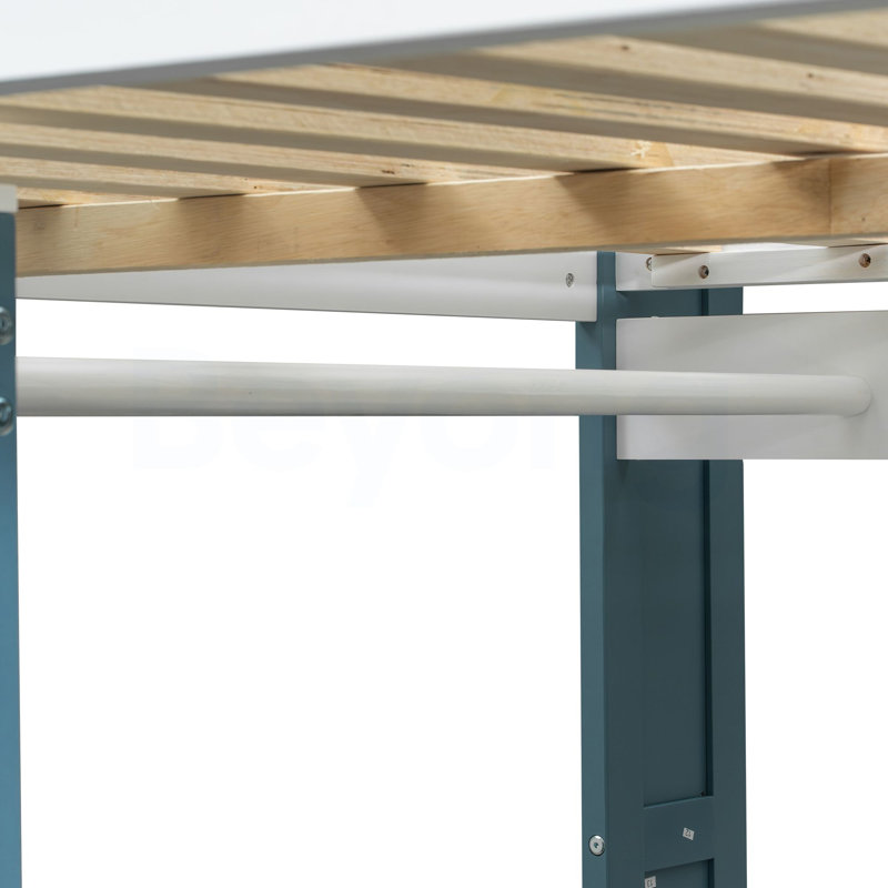 Lit mezzanine double en bois pleine grandeur avec tablettes de rangement intégrées, tringles à vêtements et bureau, blanc et bleu (heure d’arrivée estimée: 8,23)