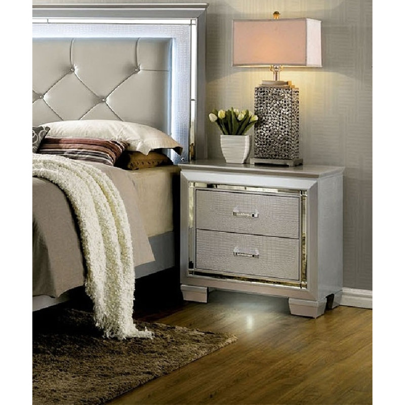 Élégante table de chevet avec armoire de chambre à coucher en argent de conception et de rangement argentées, Argent