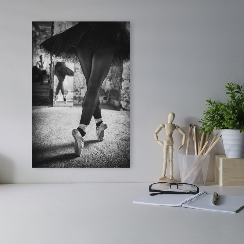 Reflet de pointe gracieux - Affiche murale abstraite classique et élégante, 18" H x 12" W