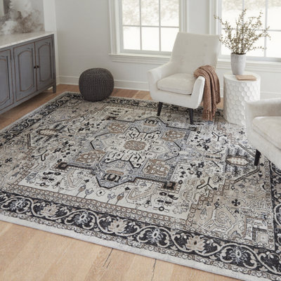 Tapis oriental gris / noir 5 pi 2 po x 6 pi 10 po Dennetta