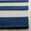 Tapis bleu marine / ivoire rayé tissé à plat à la main Brookvale-23568841