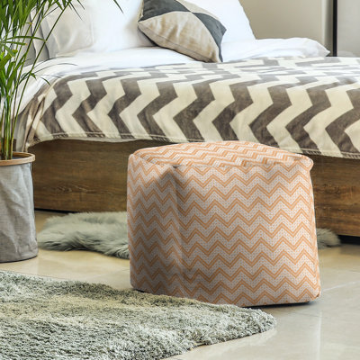 Repose-pieds cubique à motif à chevrons à la main classic