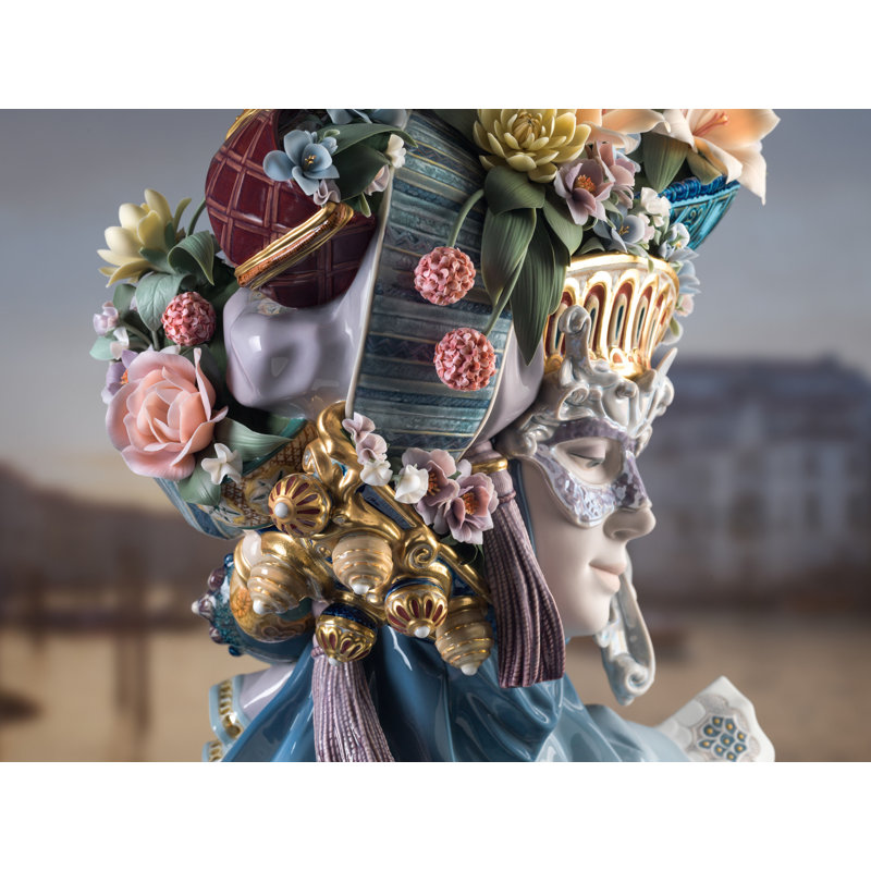 Venetian Fantasy Woman Statue