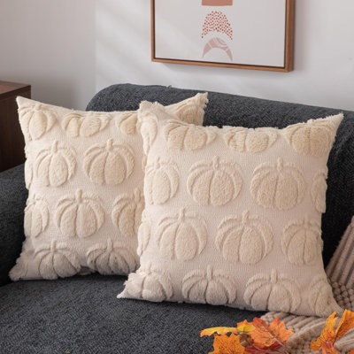 Housses de coussin d'automne 61 x 61 cm (2 pièces) Beige Citrouille Décorations d'automne pour la maison Ensemble de 2 housses de coussin décoratives en fausse fourrure douce et peluche pour canapé, fauteuil, chambre, salon, décoration intérieure