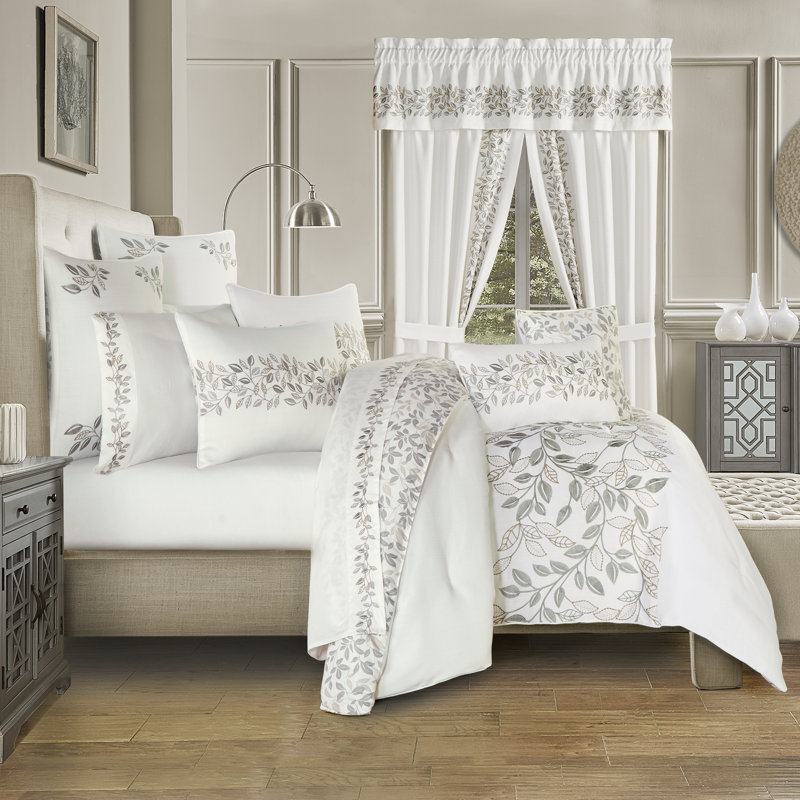 Laurel Comforter Set, Full/Queen Comforter + 2 Standard Shams