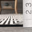 Tapis intérieur / extérieur noir / blanc à motif géométrique Cahuilla-1082567735