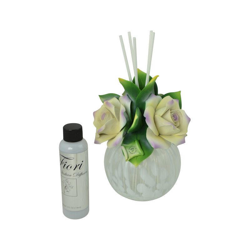 L'ensemble de diffuseur d'huile en céramique avec roses comprend une bouteille de parfum pour la maison de 4 oz