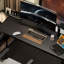 Bureau noir en bois massif en forme de L-108803829-108803830