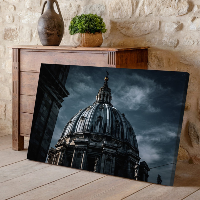 Toile, "Dramatic Gothic Architecture Scène", dôme imposant avec art mural, détails complexes illuminés par un doux art mural