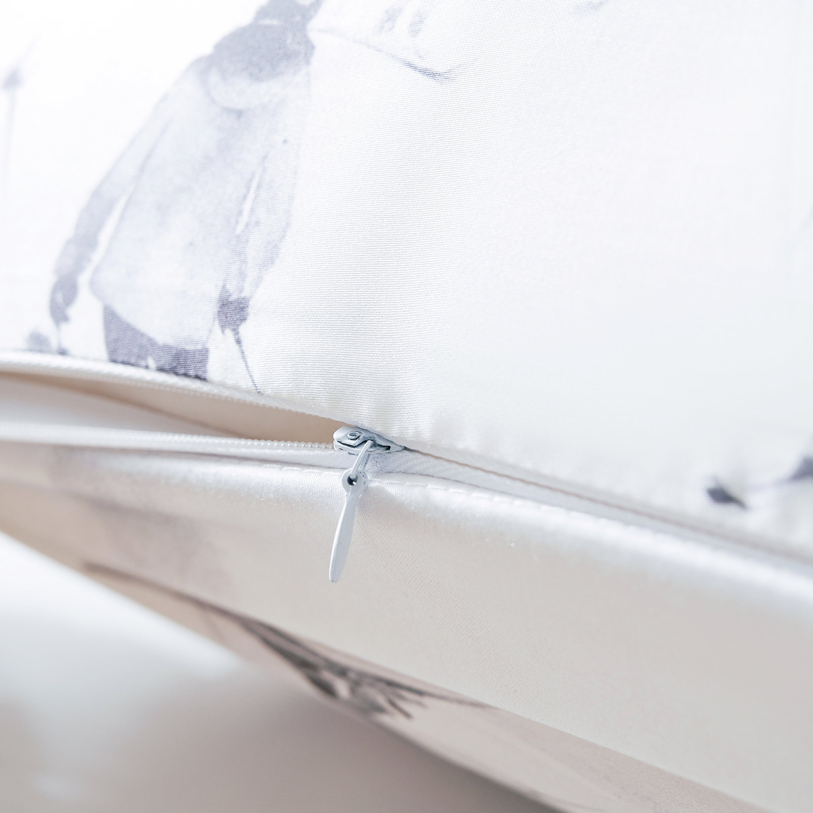 Riggi Gray/White Linen Blend Piece Sham