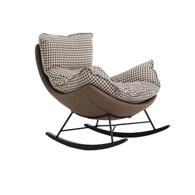 Une chaise berçante en bois massif de style simple et luxueux, Brun