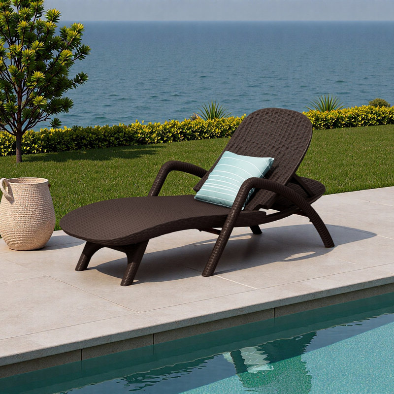 CHAISE LUNGE