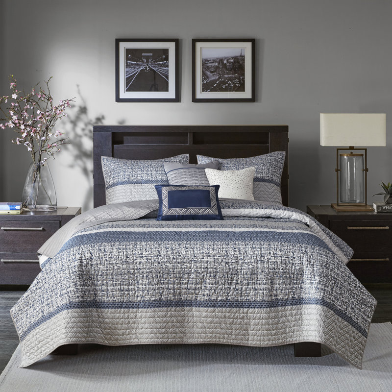 Rhapsody Navy Reversible Jacquard 6-Piece Full/Queen Quilt Set with Throw Pillows, Navy