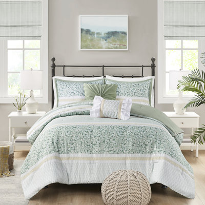 Édredon double / grand en seersucker avec coussins décoratifs - Imprimé de style chic et rembourrage de différentes nuances de couleurs.