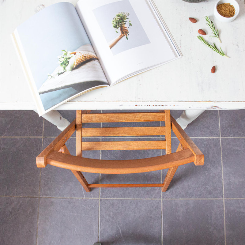 Harbour Housewares - Beech Wood Folding Chairs, Walnut