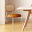 Table Rock minimaliste crème avec pieds en bois-106687037