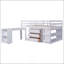 Lit mezzanine double bas avec cabinet, tablettes et bureau portatif à roulettes, parfait pour une utilisation compacte et multifonctionnelle dans les petites pièces