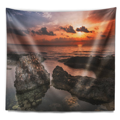 Tapisserie ruins jaune soleil over antique beach