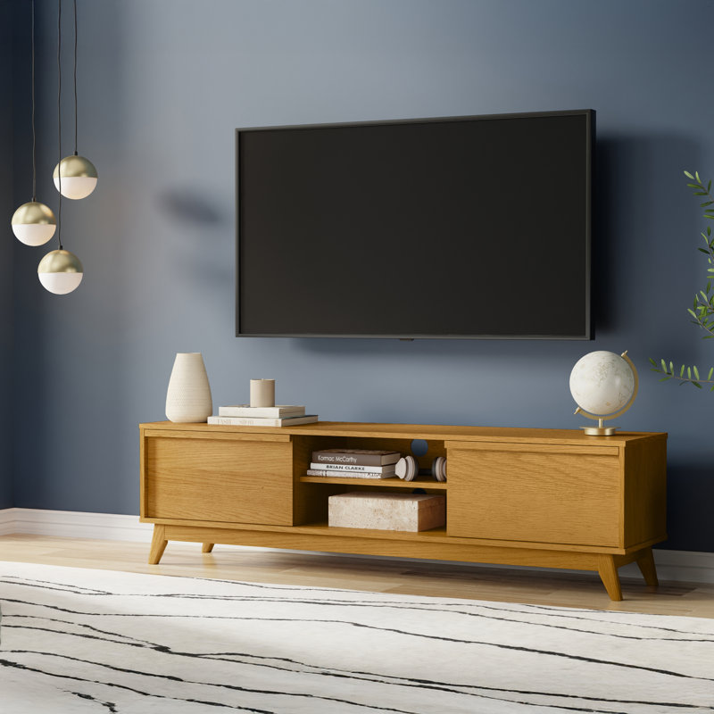 Meuble télé bas en bois massif de style Mid-Century de 72 po de largeur Lennon pour téléviseur de 80 po ou moins avec 2 portes coulissantes et tablette réglable