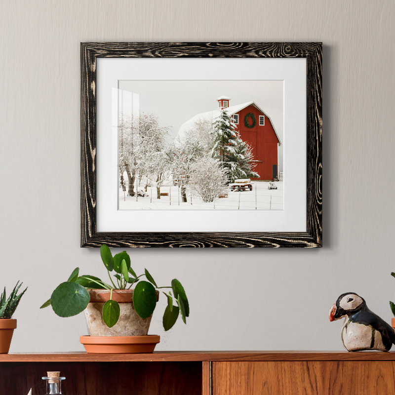 Festive Barn - reproduction de photo sur papier encadrée, H 20 po x l 17 po x P 1,5 po, Papier encadré noir