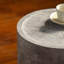 Table d'appoint d'angle moderne en faux béton, table d'appoint sans assemblage pour la chambre à coucher du salon-129103953-129103952