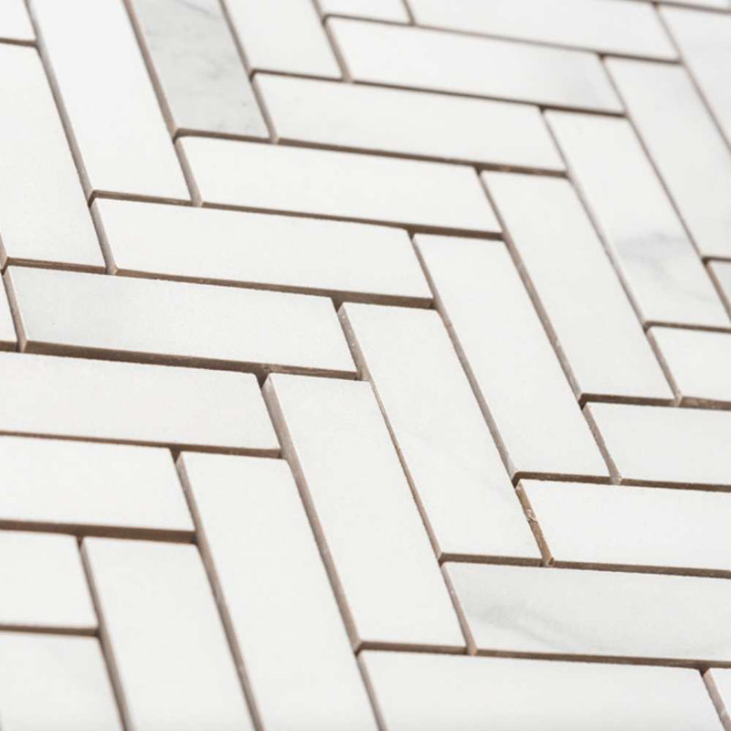 Carreau de mosaïque à chevrons en porcelaine 1 "x 3" Adonis Pure Calacatta