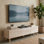 Console média Elowen de 71 po avec faux travertin et pieds en bois