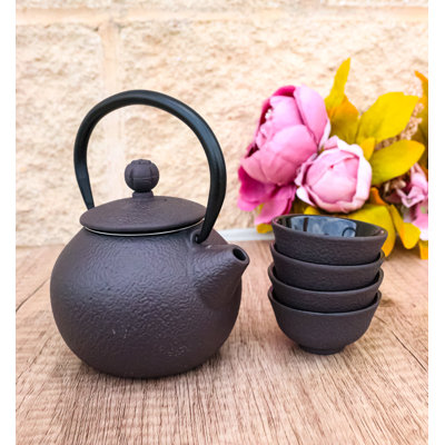Ensemble de petites théières rondes en fonte brun foncé texturé 10 oz avec 4 petites tasses à thé