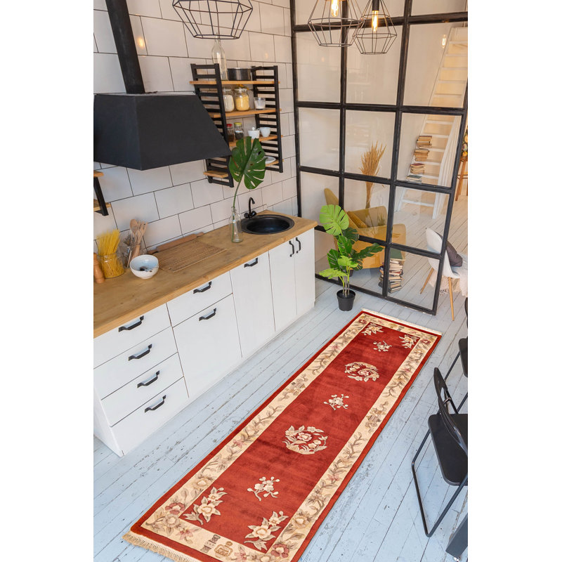 Tapis rouge Aubusson 2 pi 4 po x 8 pi 9 po