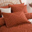 Ensemble d'édredon pour lit double drap et feuilles Orange brûlé - Ensemble de literie pour lit double dans un sac capitonné à chevrons 7 pièces avec édredon, draps, taies d'oreiller et taies décoratives-124173242-124173240