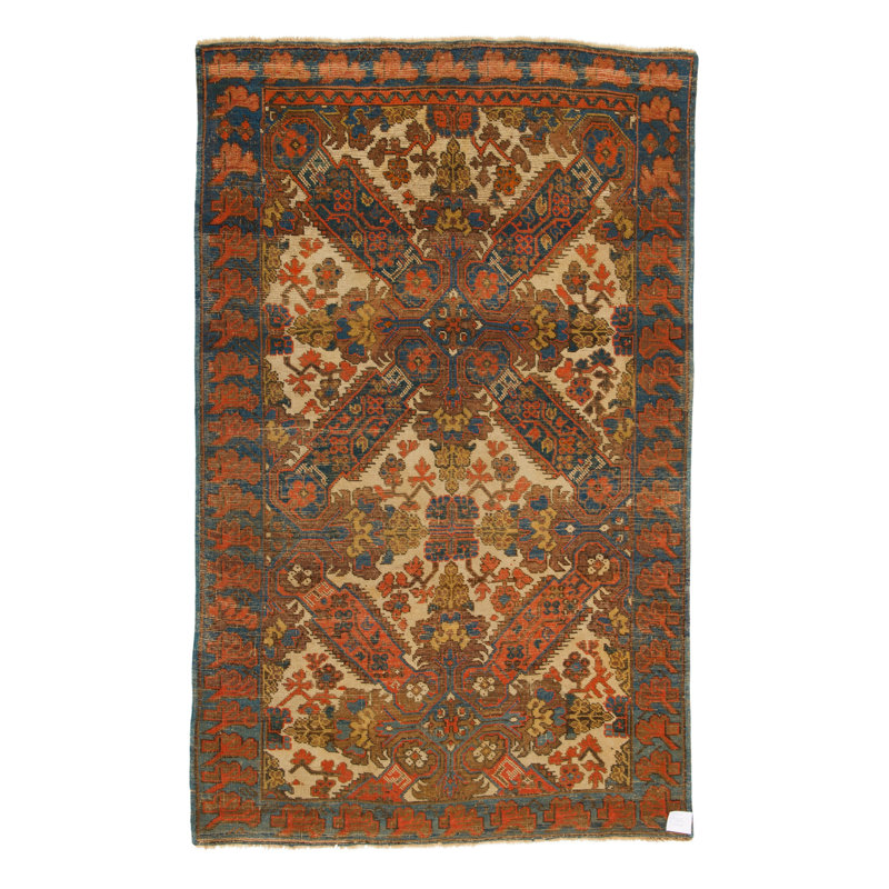 Tapis antique de couleur blanche Seichur