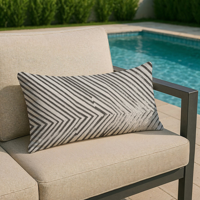 Coussin décoratif intérieur et extérieur à rayures diagonales, Auburn / gris clair, Rectangle H 20 po x l 14 po