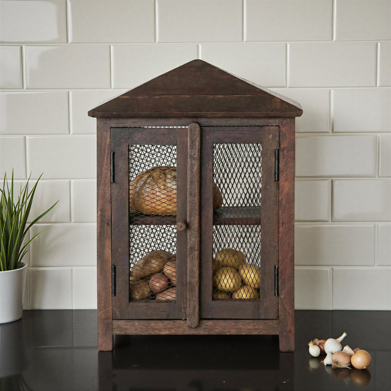 Armoire en bois avec portes grillagées en métal et tablette
