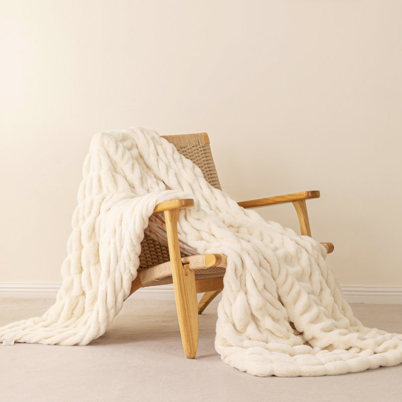 Plaid en fausse fourrure froncée avec un design réversible et une texture douce et soyeuse, Crème, l 50 po x L 60 po