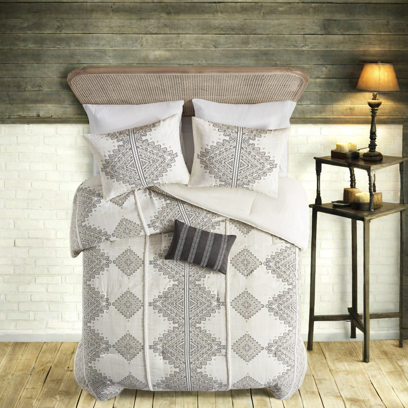 Comfortable Polyester Bedding Sets, Black Ivory Triangular Design, Cozy Home Addition