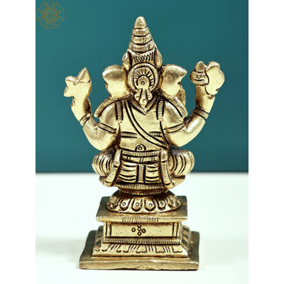 Petit Ganesha à quatre bras de qualité supérieure assis sur un piédestal