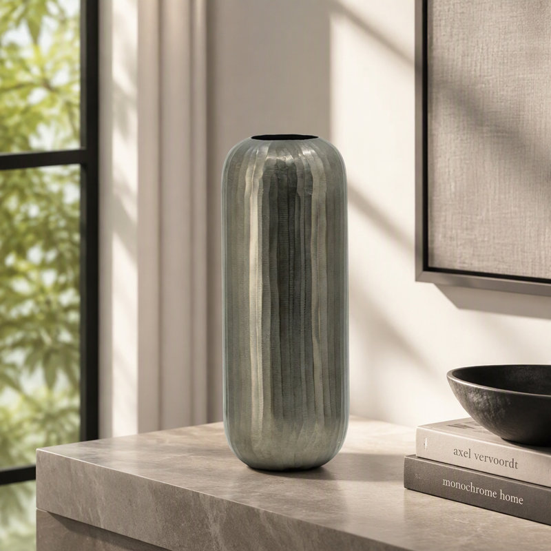 Vase 7 po x 7 po x 17 po