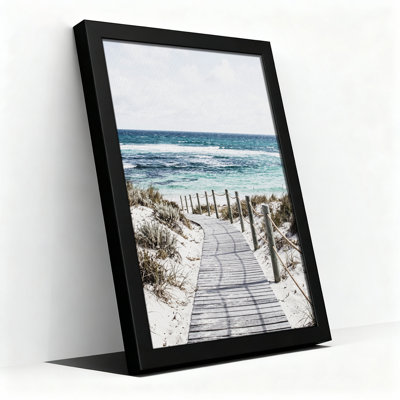 Art mural en bois, promenade en bois vers l'océan turquoise et sable blanc